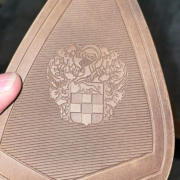 Vince Camuto Gibbela laser cut leather booties, sz 10. Basket weave design. - Picture 10 of 13